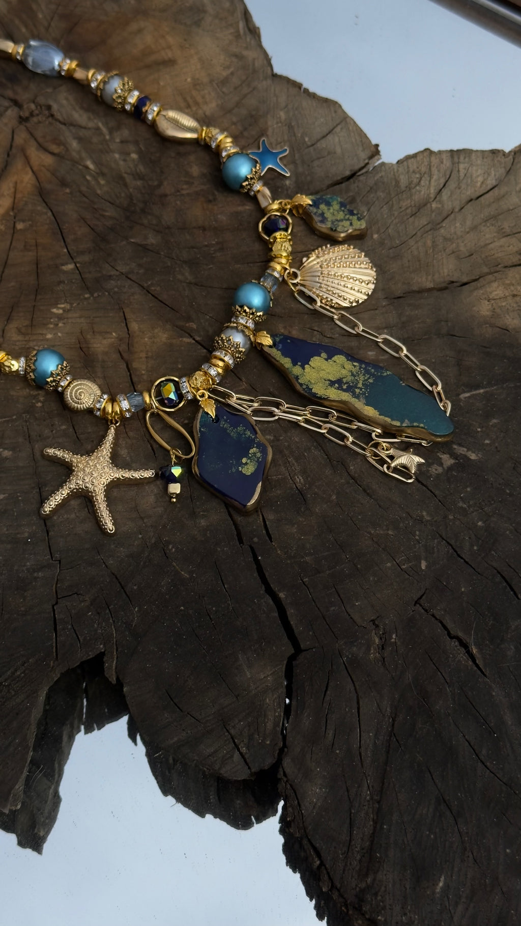 Collar Golden Reef – conchas y coral marino