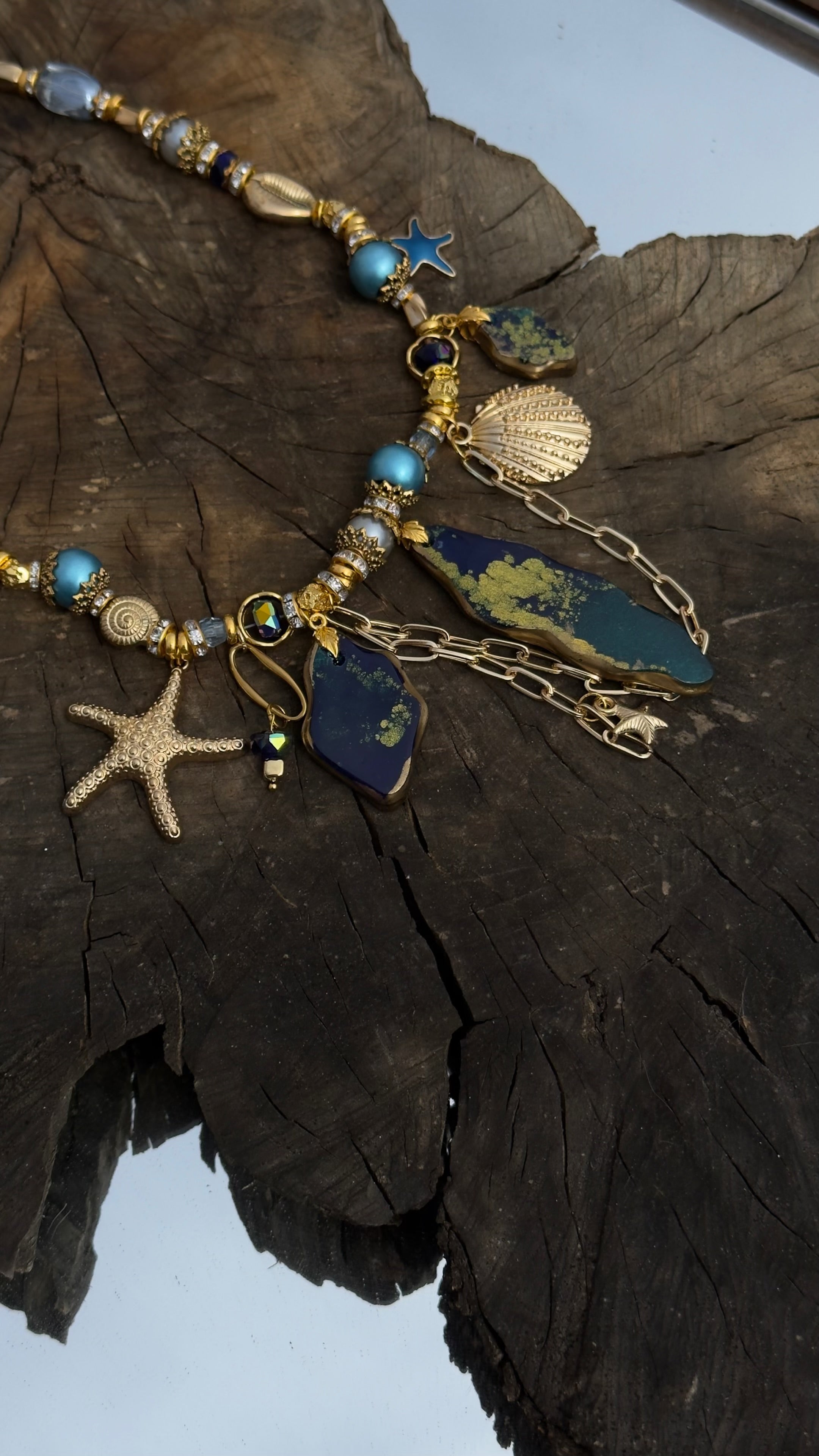 Collar Golden Reef – conchas y coral marino